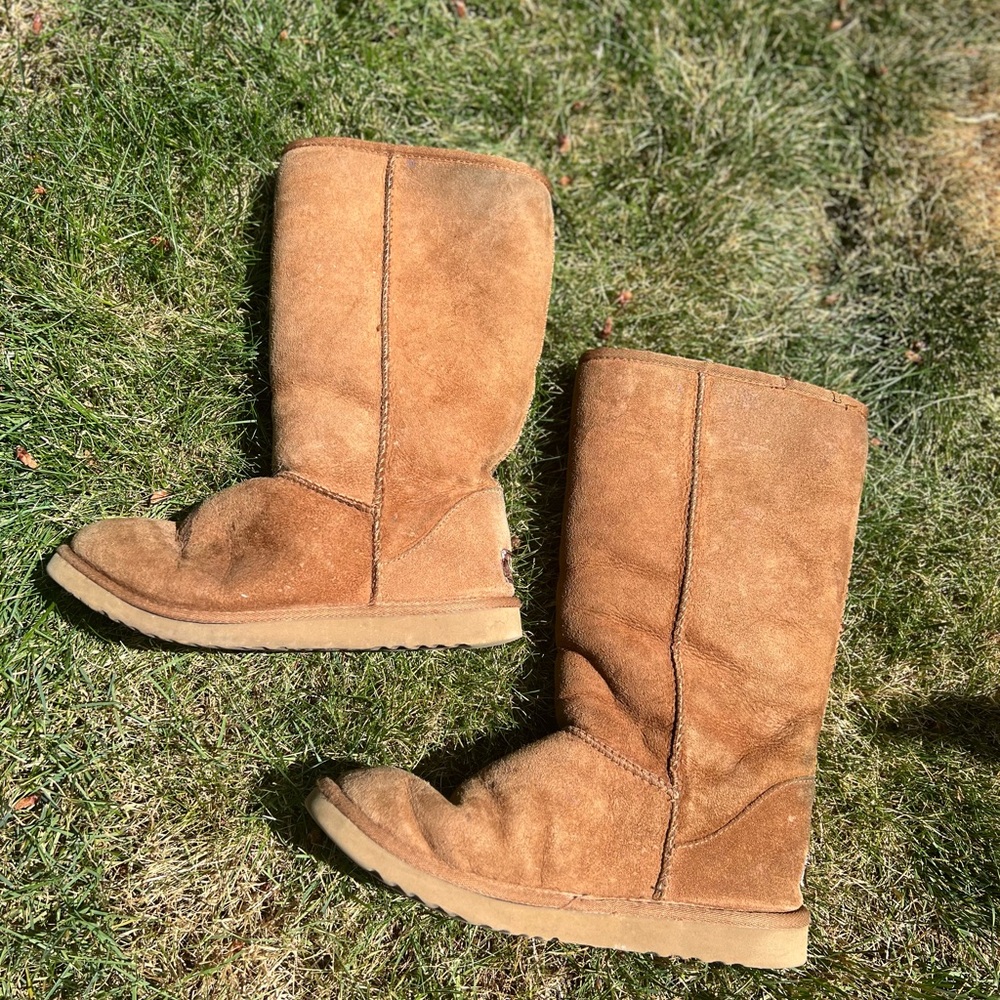 UGG Classic Tall II Boot in Chestnut Suede Sheepskin Women's Size 7